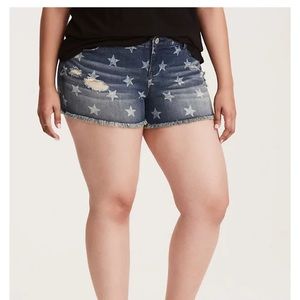 Torrid Star Print Distressed Jean Shorts NWOT